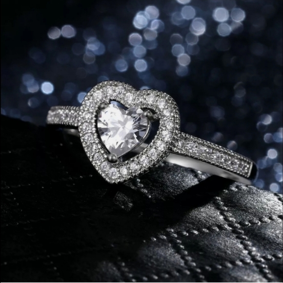 New Eternal Heart Ring - Picture 2 of 9